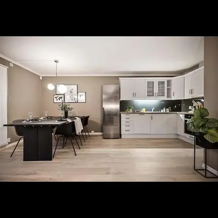 Stor Leilighet Med Nydelig Utsikt Og Solforhold Apartment