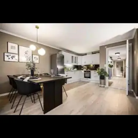 Stor Leilighet Med Nydelig Utsikt Og Solforhold Apartment